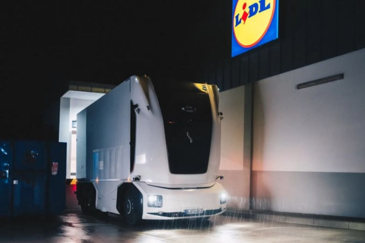 Almanya’da sürücüsüz ve kabinsiz TIR Lidl marketlerine gerçek operasyonla teslimat yapmaya başladı