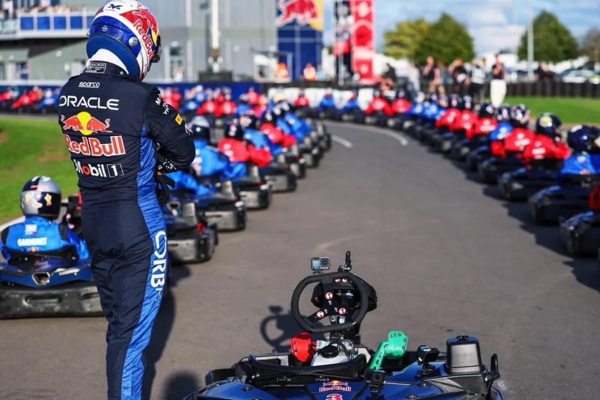 Max Verstappen Silverstone’da 100 amatör sürücüyü sadece 14 turda geride bıraktı