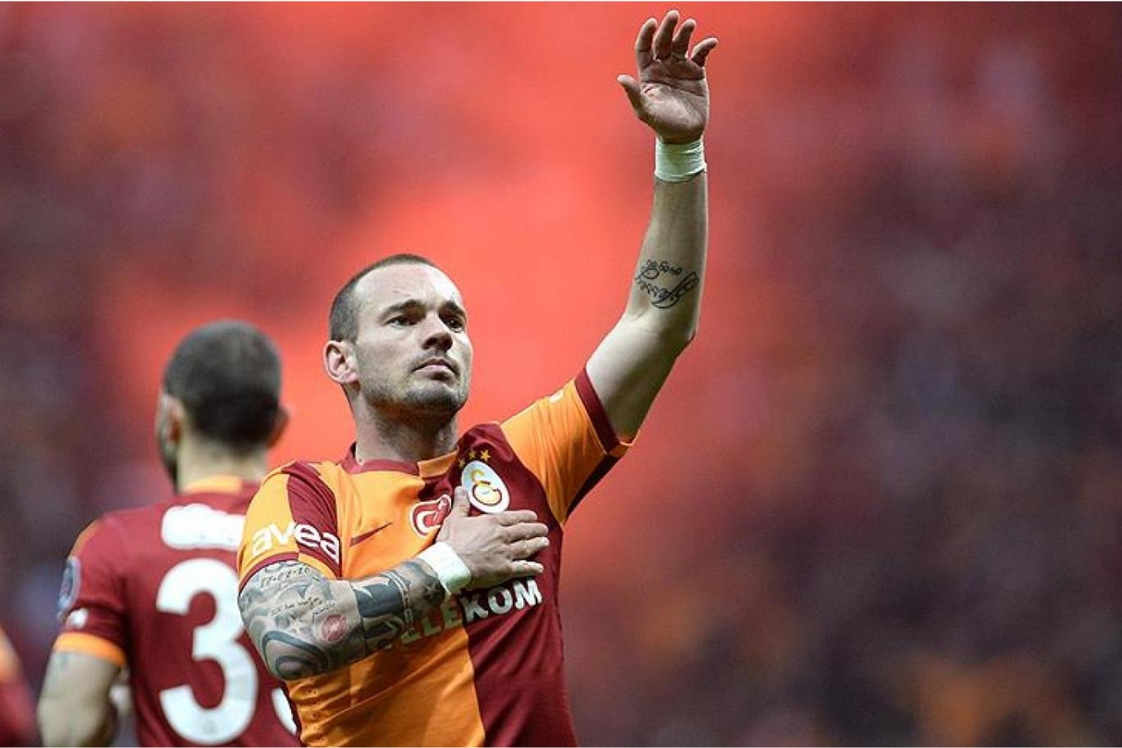 Türkiye’de Comanchero çetesi operasyonunda adı geçen Galatasaray’ın eski futbolcusu Sneijder futbol kariyerindeki hatıralarını satışa çıkarttı