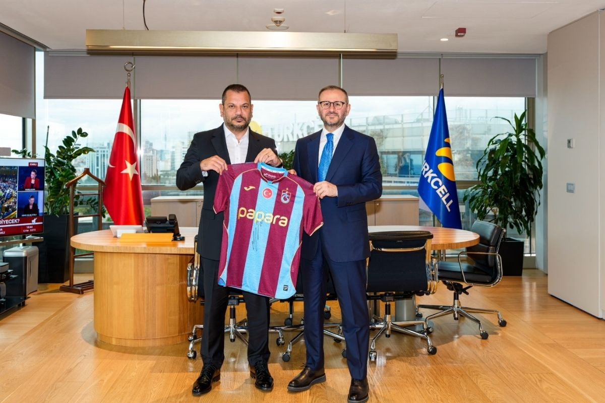 Kulüpler Birliği Başkanı Doğan, Turkcell Başkanı Kazancı'yı ziyaret etti, gündemde Süper Lig yayın ihalesi vardı