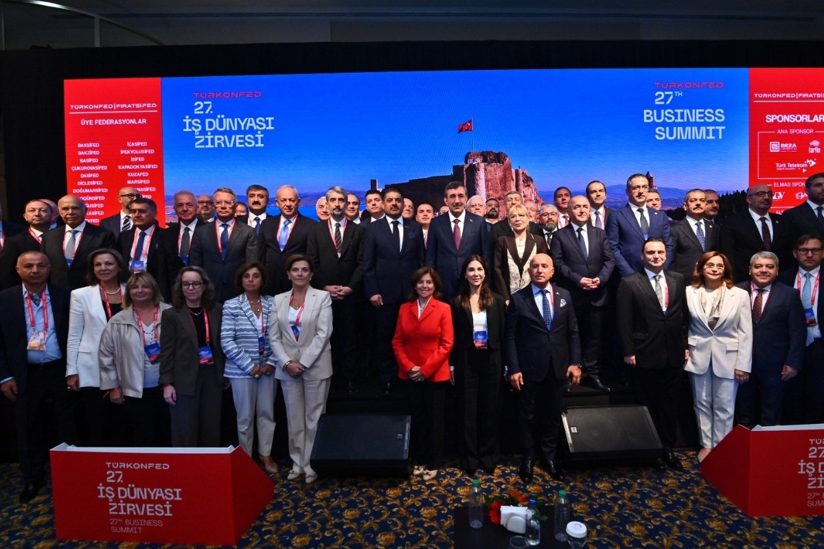 Cumhurbaşkanı Yardımcısı Yılmaz 'Bölgeye yatırım yapın' dedi, patronlar demokratik ve ekonomik kalkınmayı hızlandıracak kapsamlı reform istedi