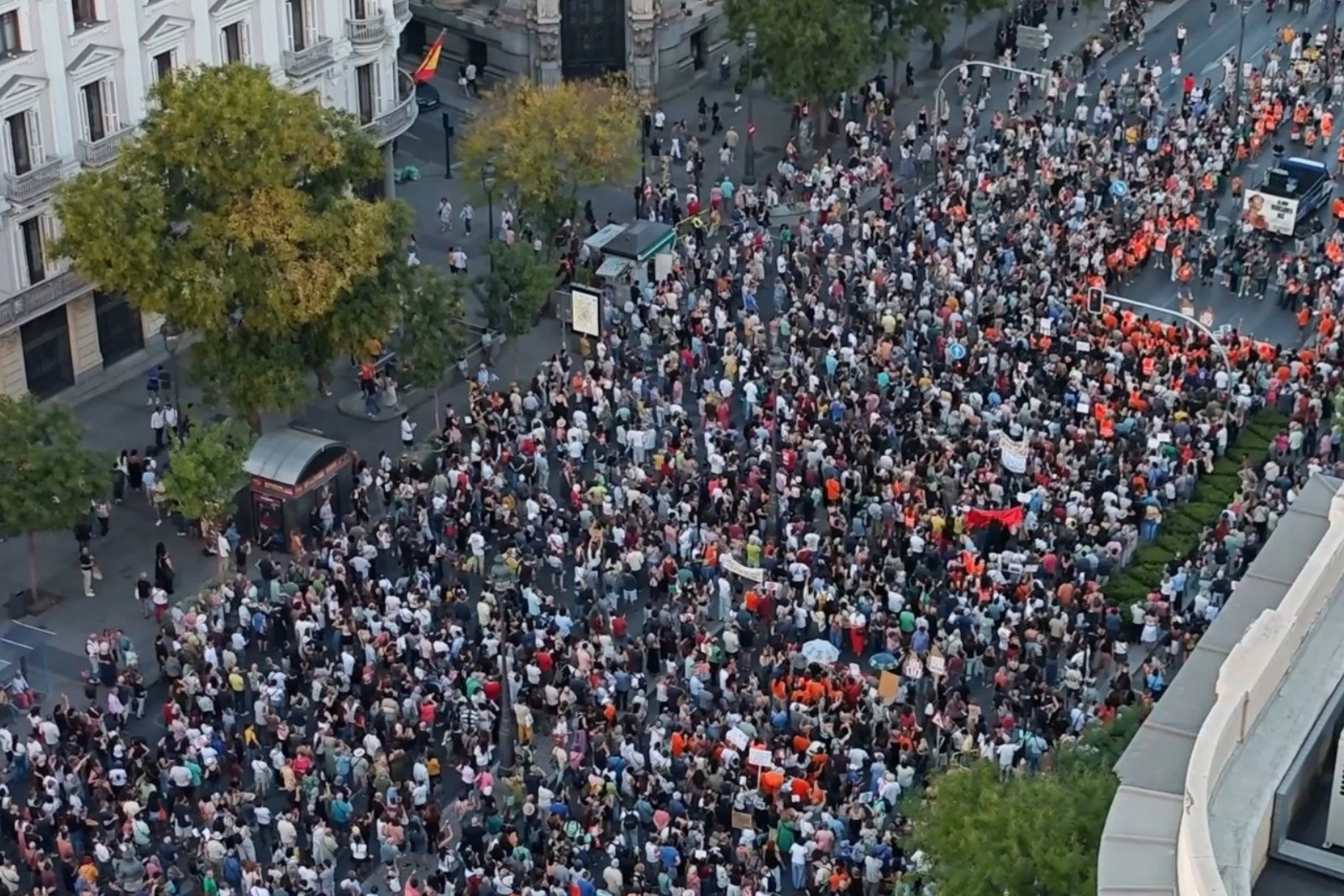Konut krizi Madrid'i sokağa döktü, İspanyollar meydanda
