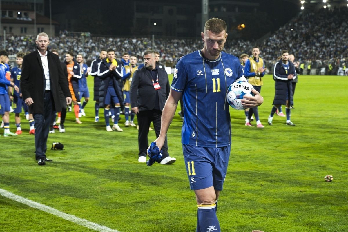 Boşnaklar tarafından 'Elmas' olarak nitelendirilen Edin Dzeko, milli takıma veda etti