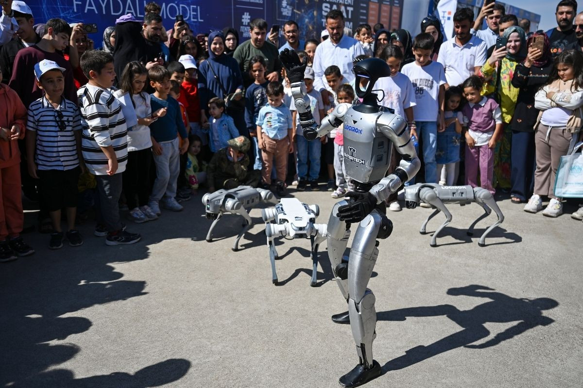 TEKNOFEST'te robotların gösterisine büyük ilgi