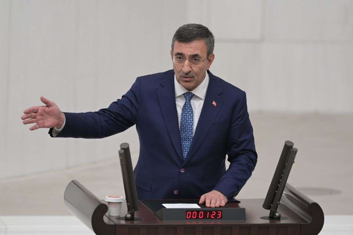Cumhurbaşkanı Yardımcısı Yılmaz, özel kaleminin fona 7 milyon lira yatırmasıyla ilgili soruya yanıt verdi