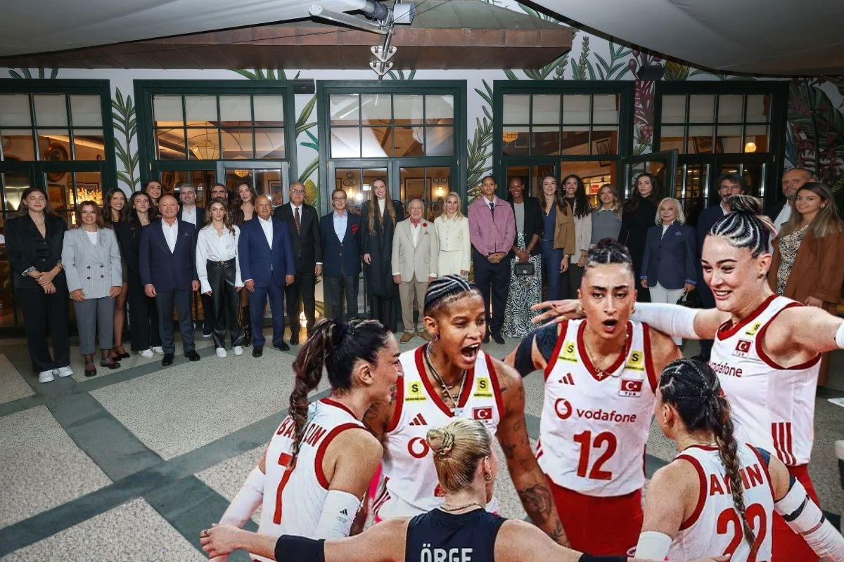 Rahmi Koç ve Ömer Koç, Filenin Sultanları'nı Telezzüz lokantasında ağırladı: Milli takıma 1 milyon euro destek açıklandı