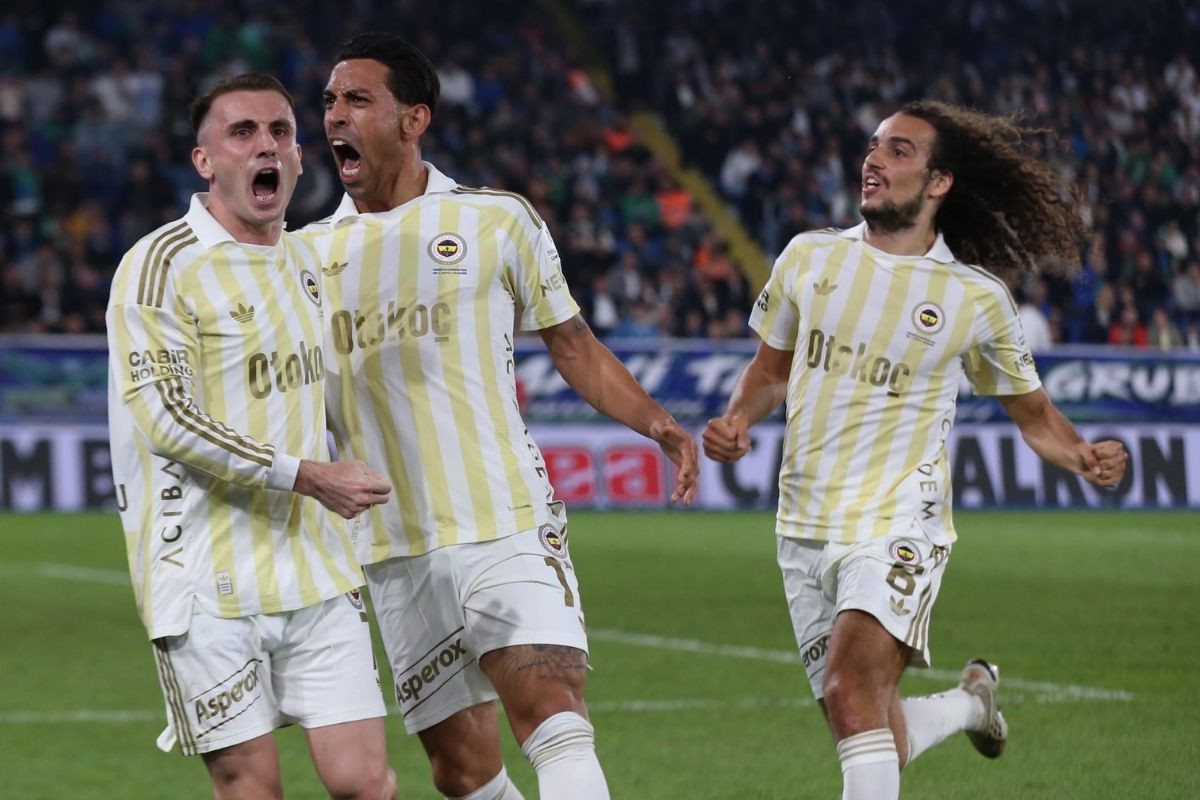 Fenerbahçe, Çaykur Rizespor karşısında farklı kazandı