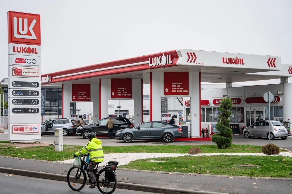 ABD, Lukoil'in Rusya dışındaki akaryakıt istasyonlarına yönelik yaptırım muafiyetini uzattı