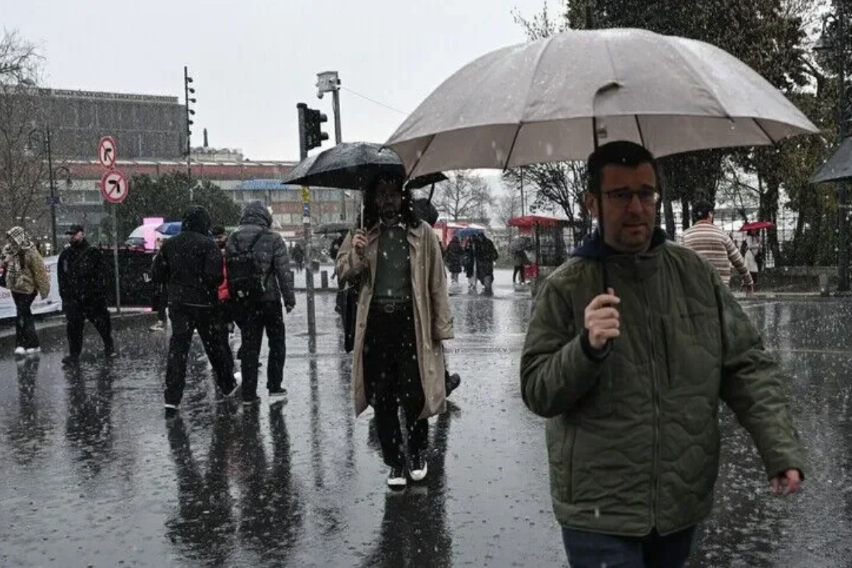 AKOM'dan İstanbul için yağışın yarın şiddetleneceği uyarısı