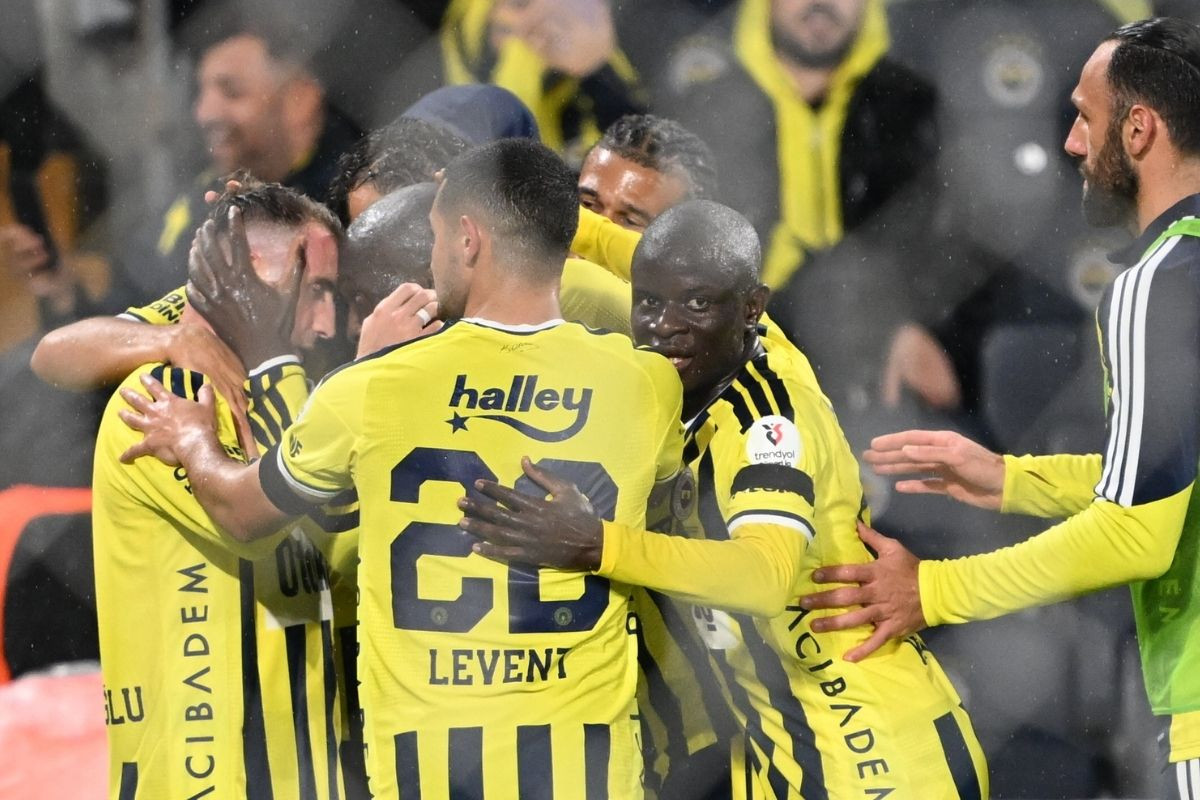Fenerbahçe, Kadıköy'de Alanyaspor'u 3 golle geçti