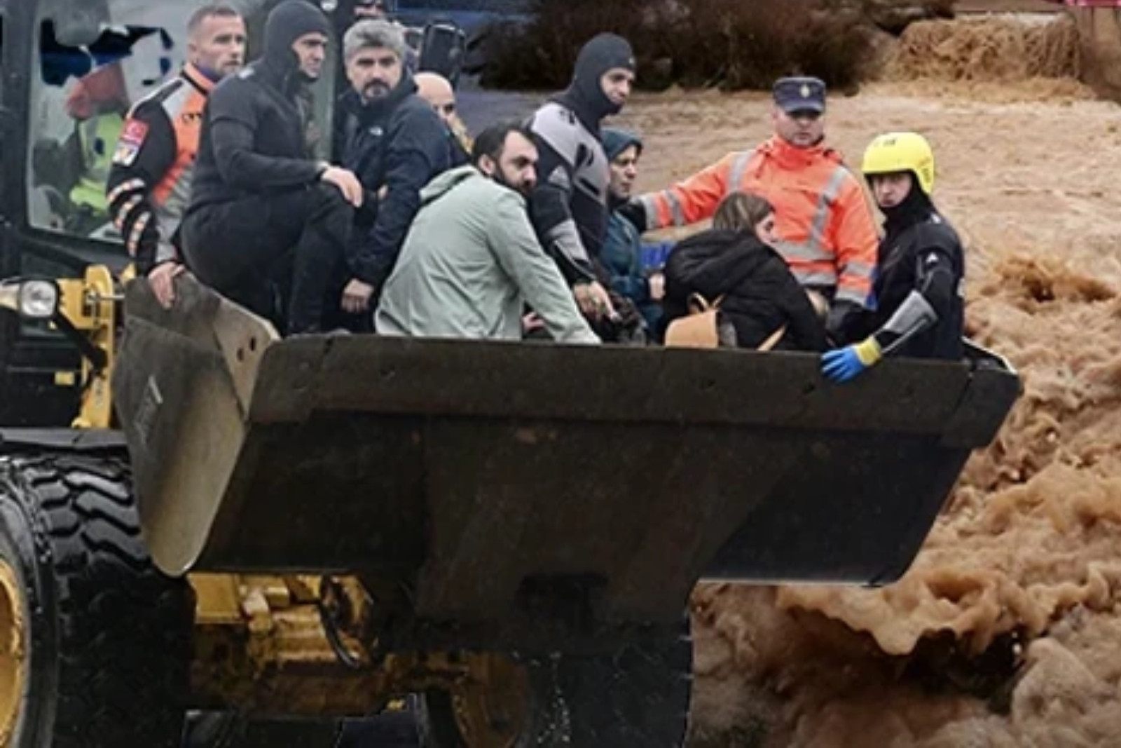 Sel bitti dense de tehlike geçmedi, İstanbul dahil 45 ilde şiddetli sağanak alarmı