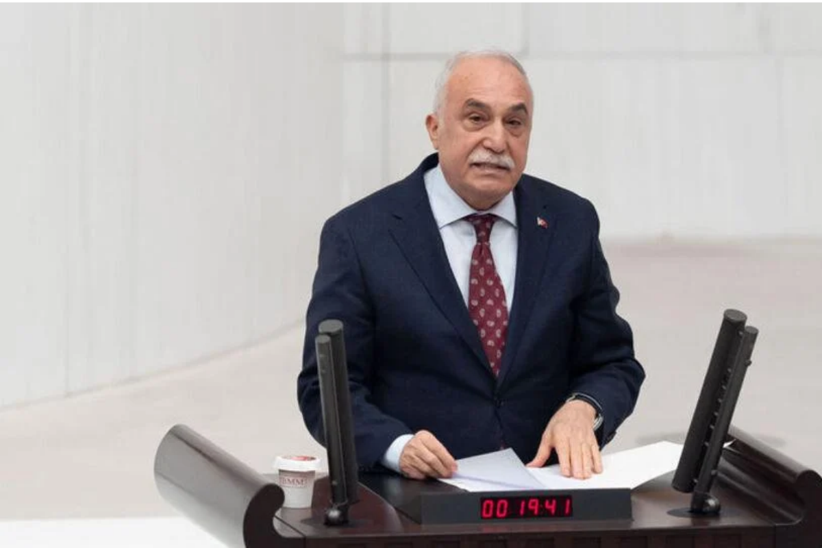 İYİ Partili Ahmet Eşref Fakıbaba partisinden ve milletvekilliğinden istifa etti
