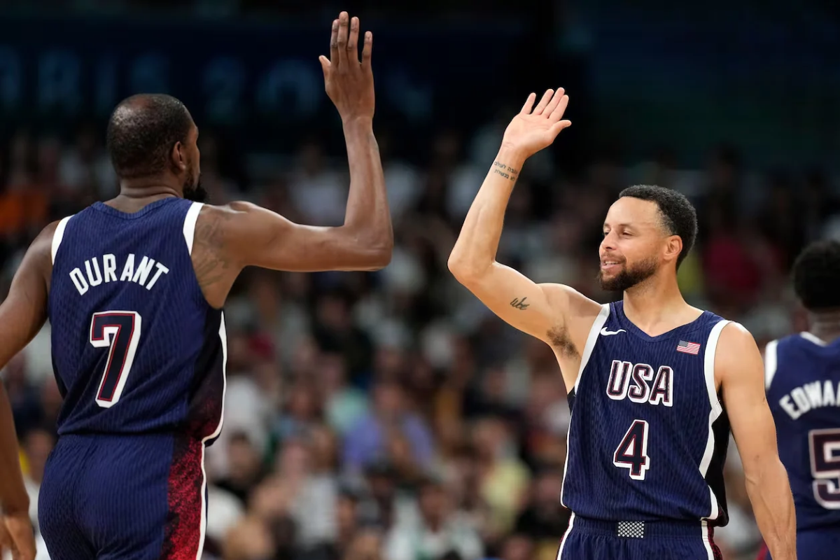 NBA yıldızları Kevin Durant ve Stephen Curry, milyar dolarlık sporcular kulübüne katıldı