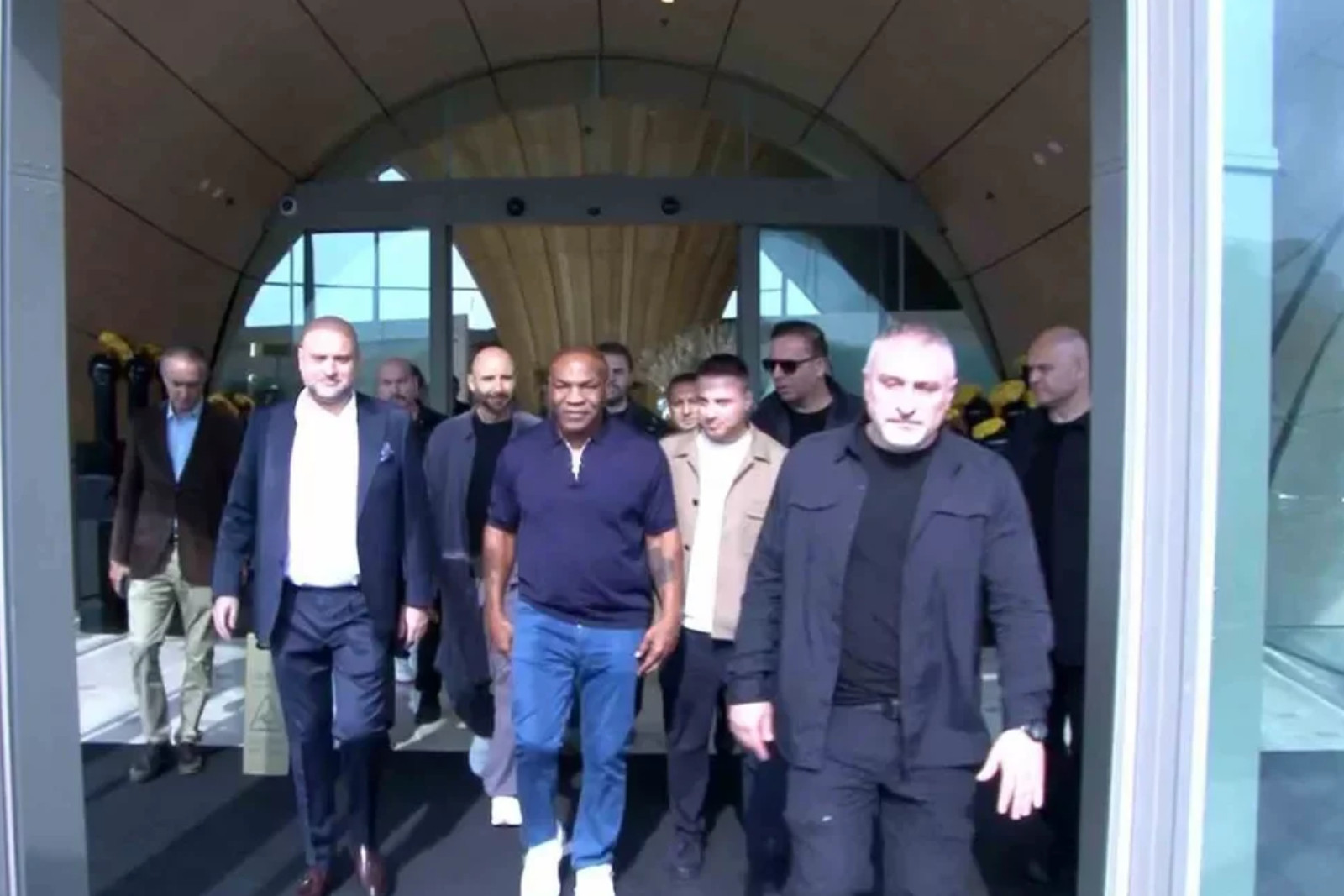 Boks şampiyonu Mike Tyson, İstanbul'a geldi