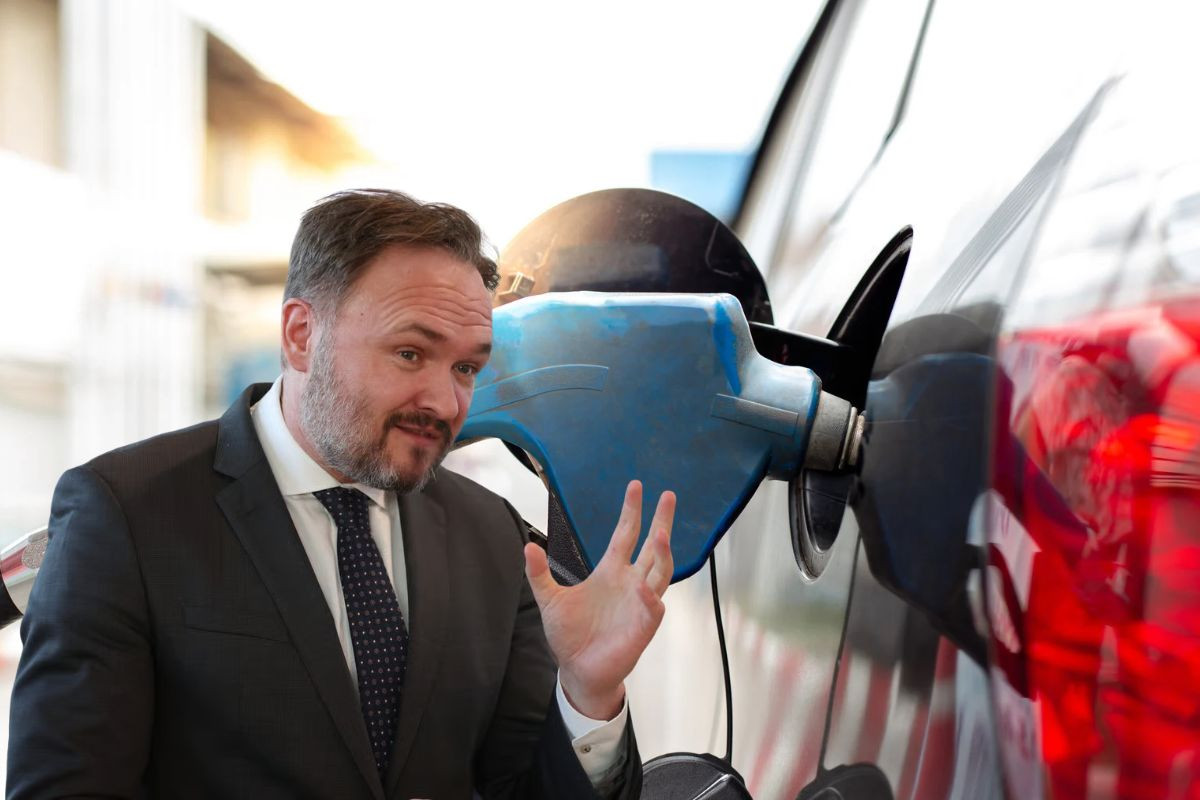 AB'den motorin uyarısı, 'Fiyatlar 2027'de de yüksek kalacak'