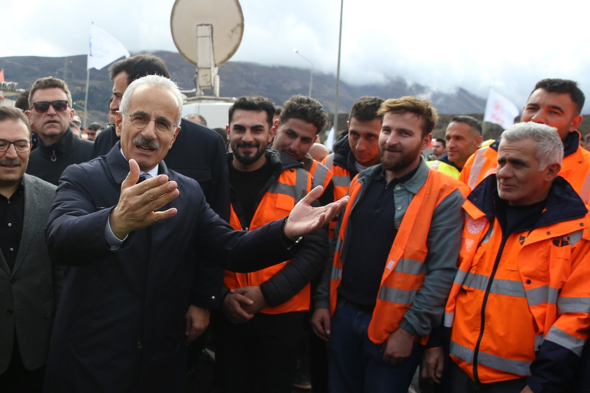 Ulaştırma ve Altyapı Bakanı Uraloğlu, Dallıkavak Tüneli'nin açılışında konuştu