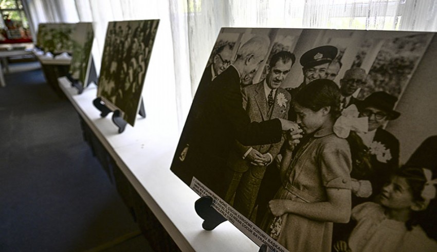 "Ah O Eski Milli Bayramlar" sergisi Pembe Köşk'te ziyarete açıldı