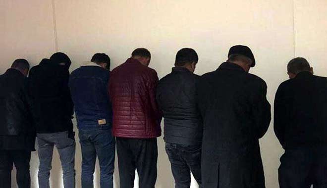 Üst daireden ses gelince...4 kadın 13 erkek gözaltına alındı