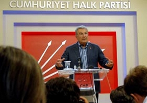 Deniz Baykal'dan Toptan'a destek 