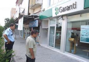 Bankaya kurşun yağdırdı