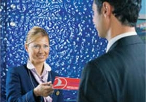 THY, Cemil İpekçi imzalı elbiseyi çıkarıyor