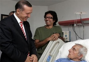 Ünlü tiyatrocu Nejat Uygur hayatın kaybetti