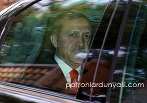 Erdoğan yine aracında mahsur kaldı