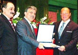 Gül'ün özel davet ettiği iki isim