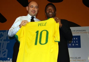 Pele'nin formasına 84 bin YTL/VİDEO