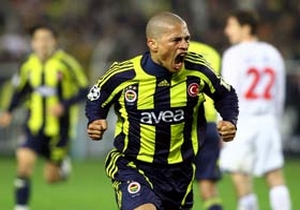Fenerbahçe, Alex'in sözleşmesini 3 yıl uzattı
