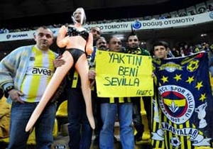 Fener taraftarı Ahmet Çakar'ı unutmadı