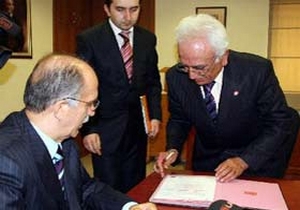 Musa amca bu kez öğretmenevi yaptırıyor