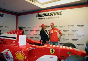 F1 pilotlarına tuğralı bileklik