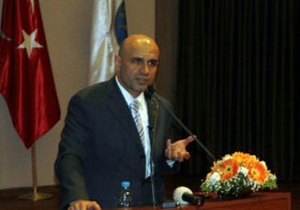 Turhan Çömez'i İnterpol arıyor  
