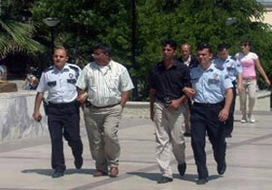 Terörü lanetleyip hesapları boşaltıyorlar