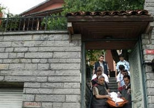 İşadamı hizmetçisini öldürdü