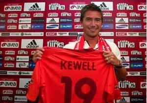 Kewell, Galatasaray'a imzayı gecikmeli attı