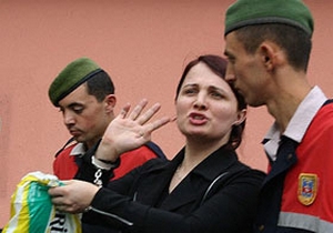 Travesti çetesi mahkemede