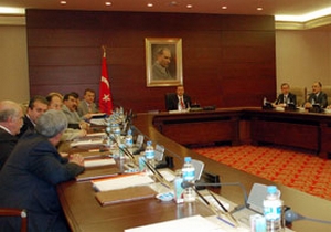 Hükümet dövizdeki yükselişe göz mü yumdu?