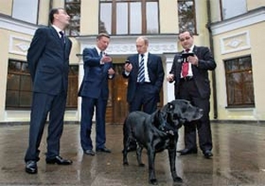 Putin köpeğini uydudan izleyecek 