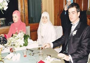 Ahmet Albayrak kızını evlendirdi