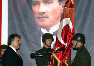 "Bu sancak, TSK'nın şeref timsali"