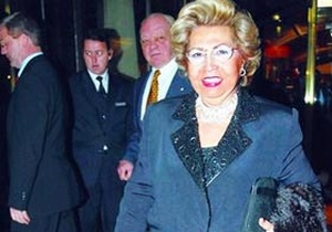 Açık artırmayı gören sosyete topukladı!