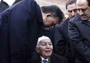 Gül'den Erbakan'a 'geçmiş olsun' telefonu