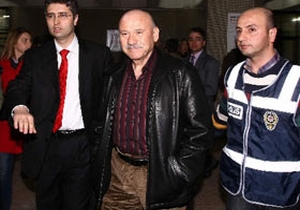 Özbek'in ART TV'si satılıyor