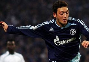 Mesut Özil Real Madrid'e transfer oldu