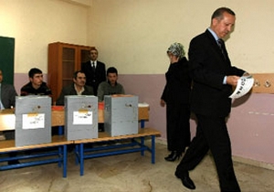 AKP’nin oyu düşüyor