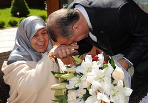 Başbakan Erdoğan'ın anne acısı