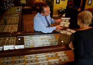 Eski paradan milyar dolar kazandı