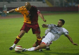 Denizli'nin horozu Aslan'a diklendi